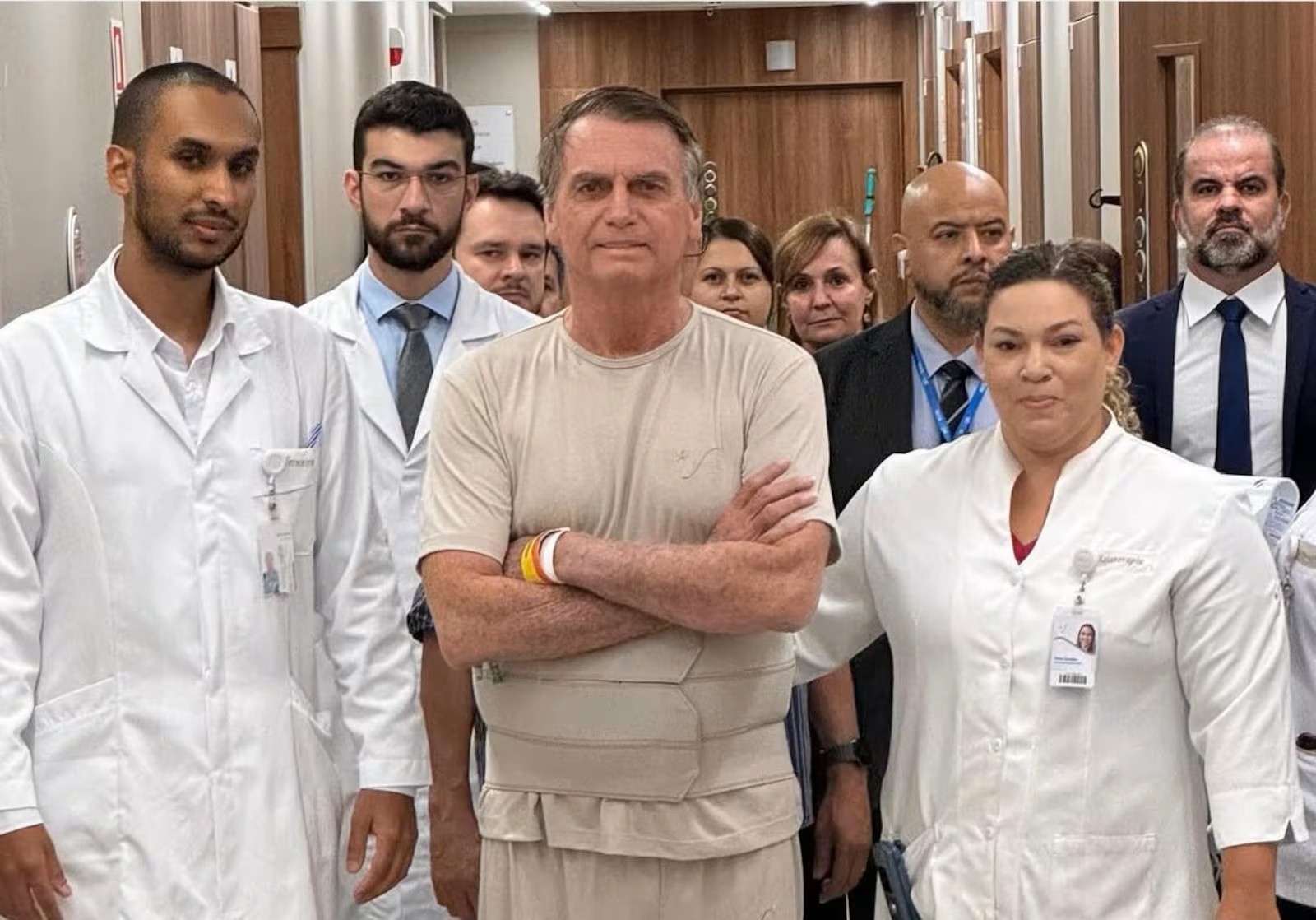 Após 22 dias internado, Bolsonaro recebe alta e pode ir para casa