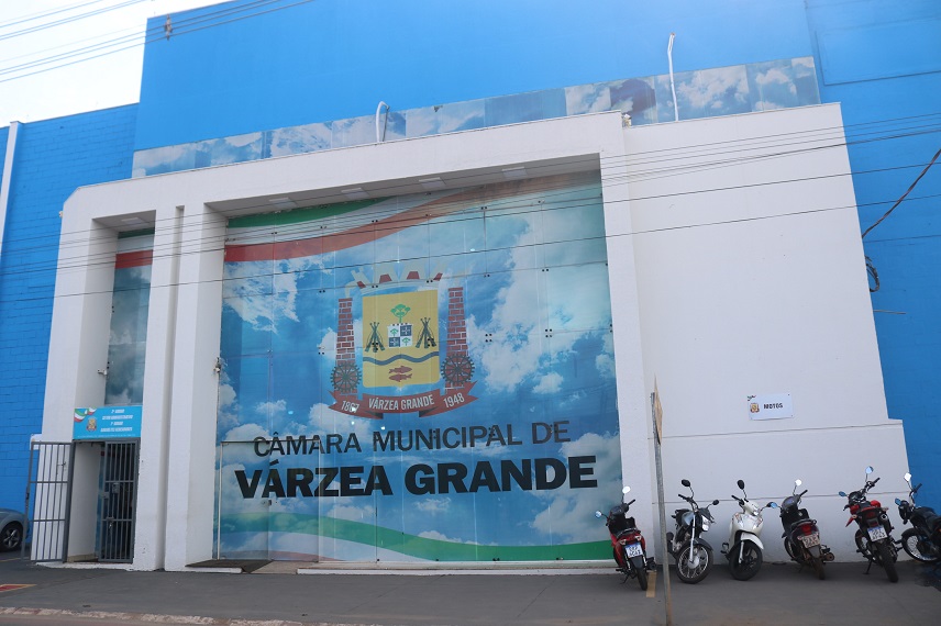 Câmara de Várzea Grande tenta impor sigilo a sessões com veto a celulares e gravações
