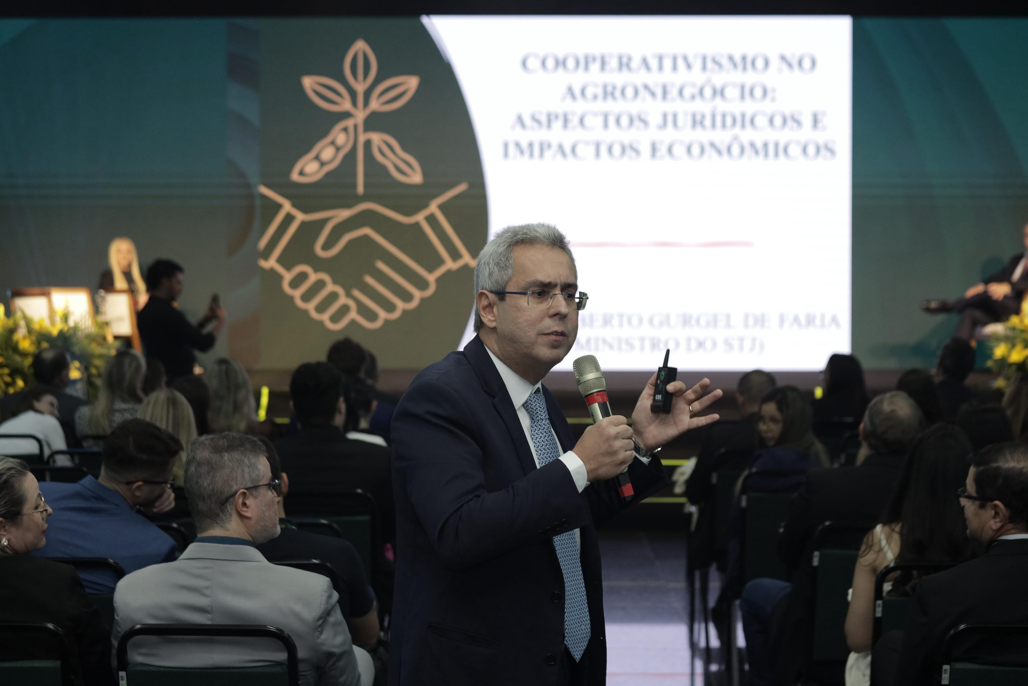 Papel estratégico das cooperativas como ferramentas de fortalecimento da produção rural é abordado por ministro do STJ