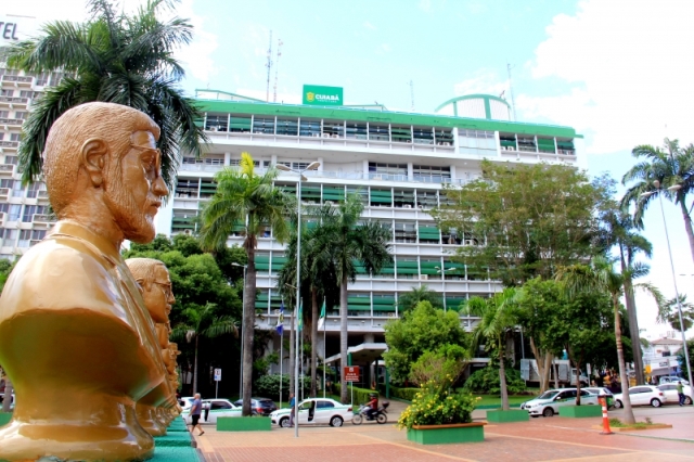 Para economizar aluguel, a Secretaria de Habitação volta a funcionar no prédio da Prefeitura 
