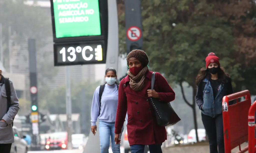 Massa de ar frio avança pelo país e cobre parte de Mato Grosso pelo menos até sexta-feira (30)