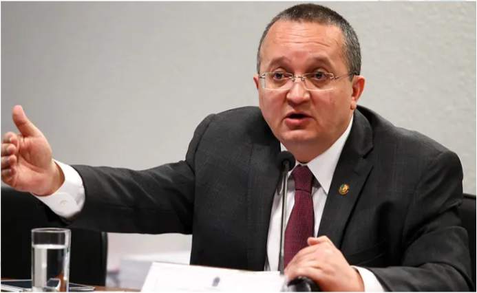 Pedro Taques aponta que Capital Consig não é banco comercial e cita possível lavagem de dinheiro