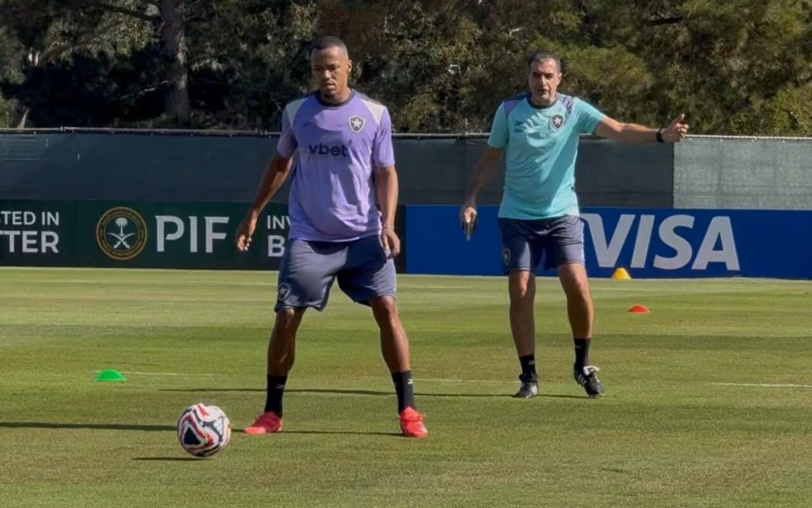 Com reforços, Botafogo faz primeiro treino para o Mundial de Clubes