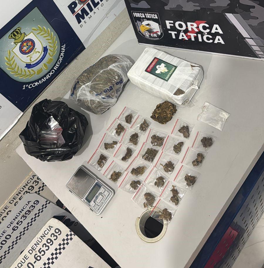 Força Tática apreende arma de fogo, porções de maconha com casal membro de facção