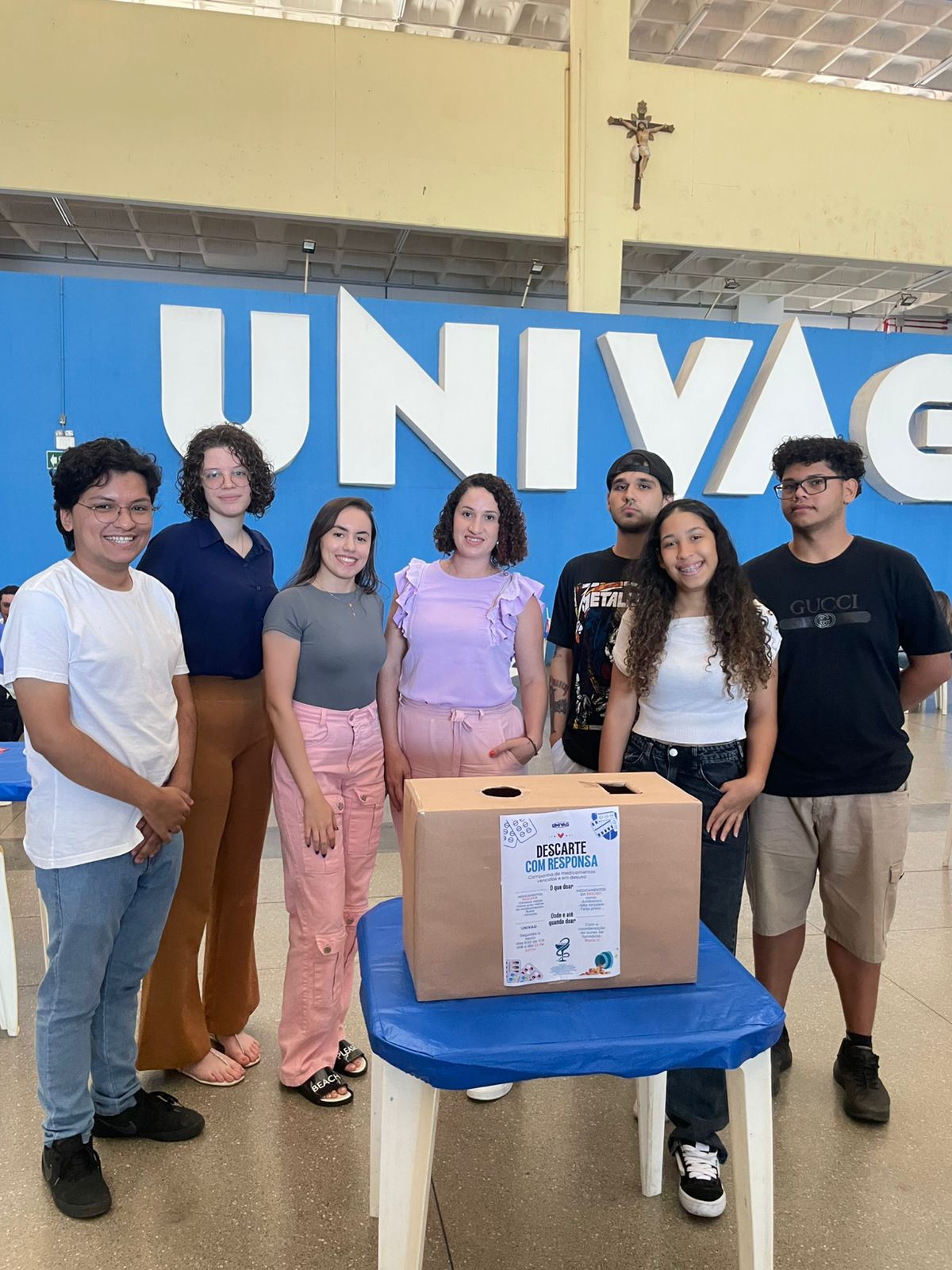  Alunos de Farmácia promovem campanha de descarte consciente de medicamentos no UNIVAG