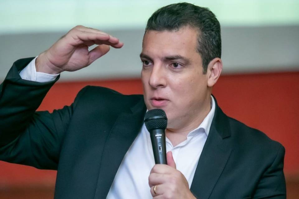 Geandre Bucair cobra transparência da intervenção da CBF na FMF e exige publicação de atos oficiais