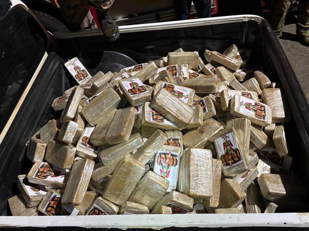Carga com 455 quilos de pasta base de cocaína é apreendida em uma carreta, em Alto Garças