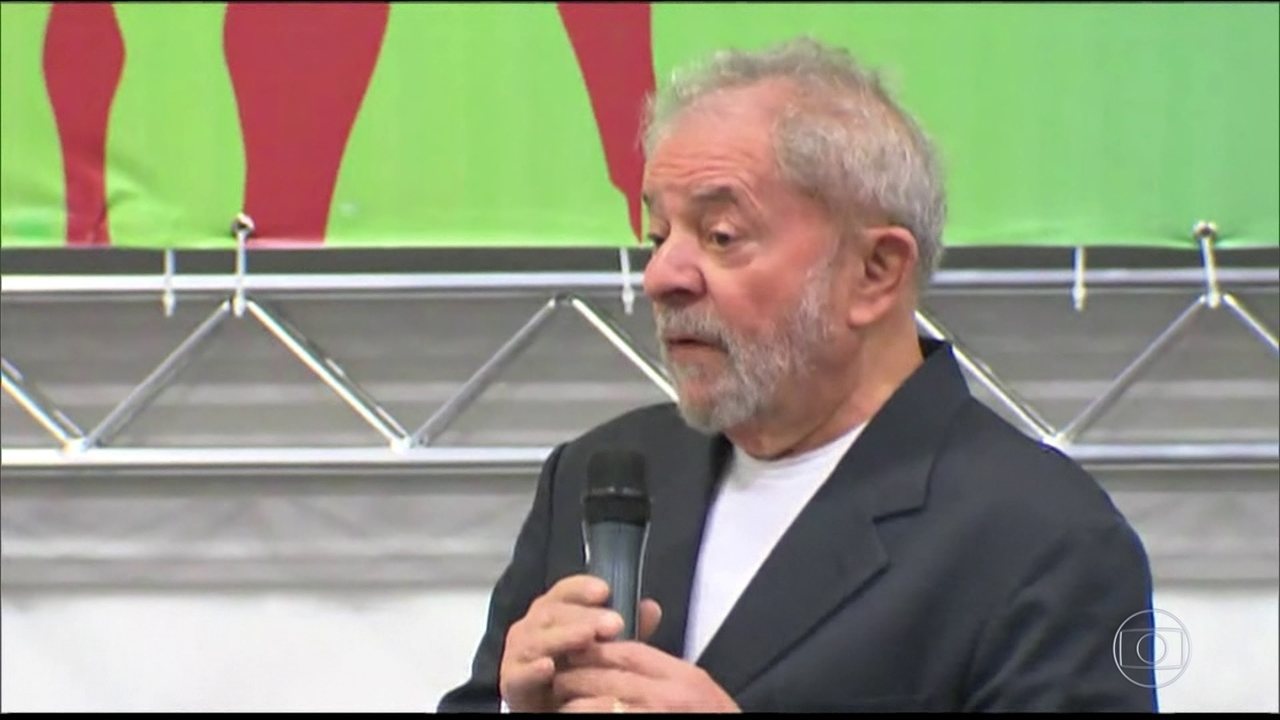 Ao confiscar passaporte de Lula, juiz aponta 'real e iminente' probabilidade de prisão do ex-presidente