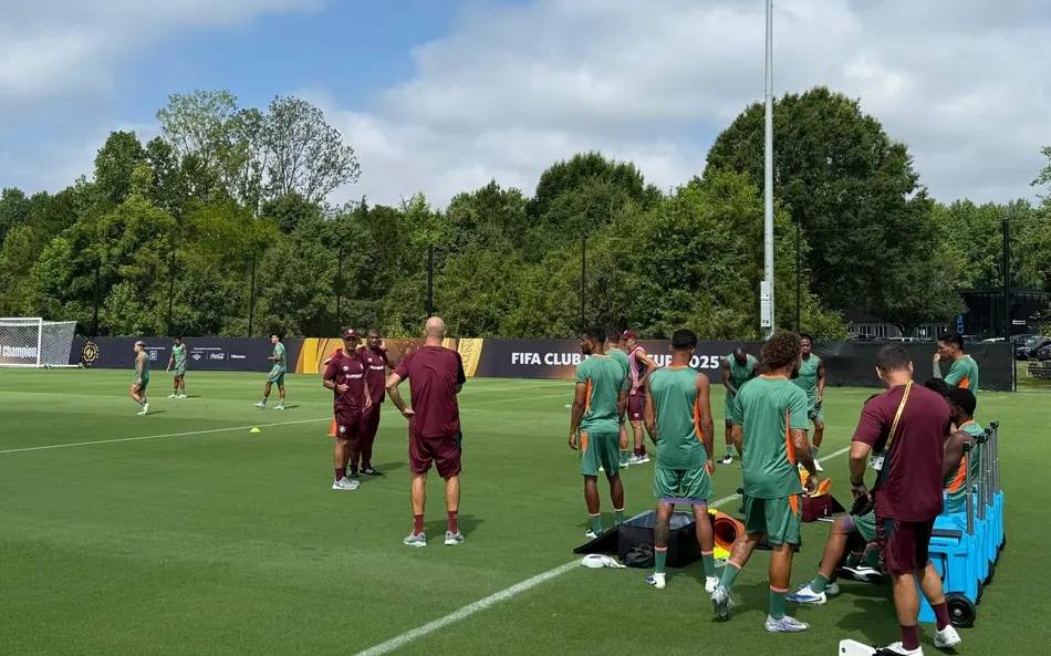 Com clima leve, Fluminense treina em Charlotte após vitória histórica sobre a Inter
