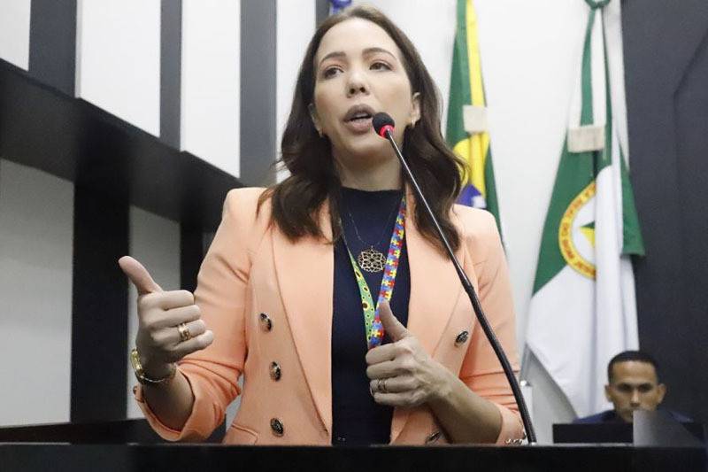 Vereadora escancara crise na saúde e desafia Abílio: “Vá ver o caos com seus próprios olhos”