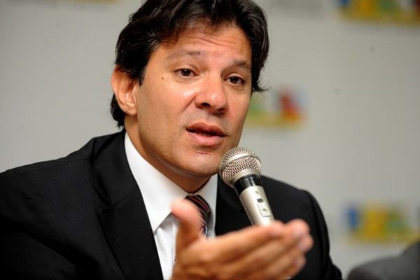 DEPOIS DO ESTRAGO FEITO: A dois dias das eleições, TSE determina remoção de fake news contra Haddad