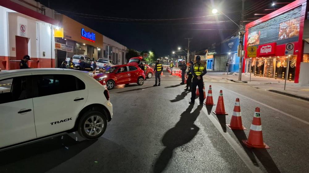 Doze motoristas foram presos por embriaguez ao volante na madrugada deste domingo