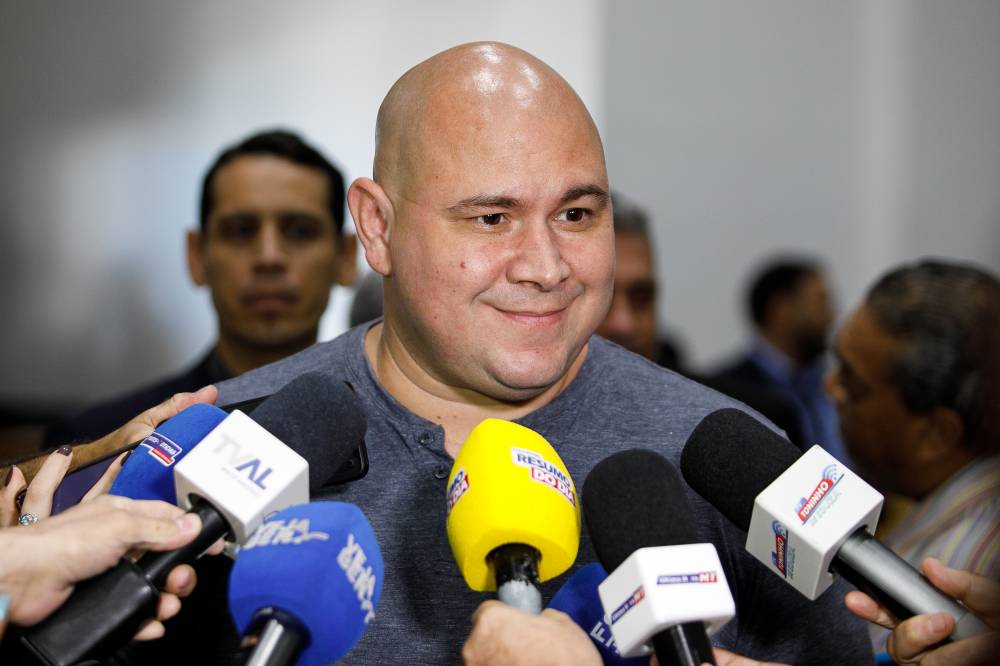 Abílio critica promessa de Fávaro e diz que verba para famílias virá tarde demais