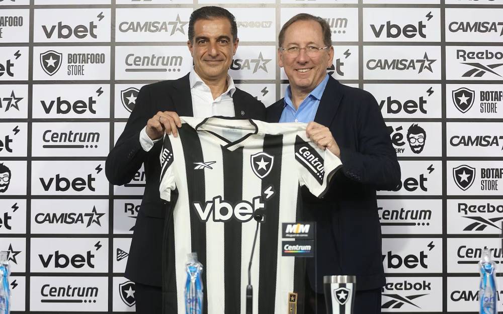 Textor explica saída do técnico Renato Paiva do Botafogo: ‘Quebrou os próprios princípios’