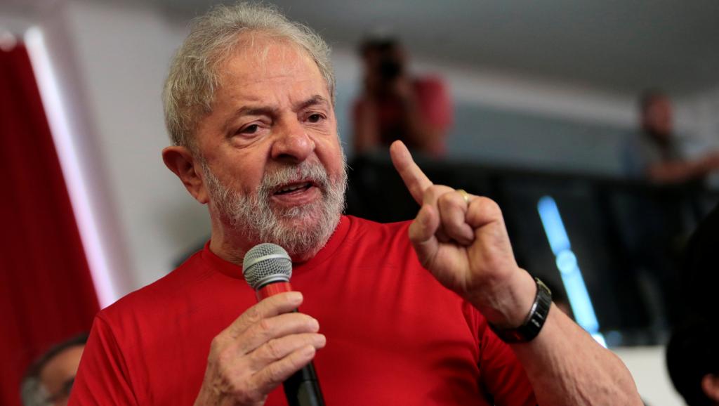 IMBRÓGLIO: Desembargador do TRF-4 nega pedido de advogados para apreender passaporte de Lula que PF recolheu antes por ordem de juiz