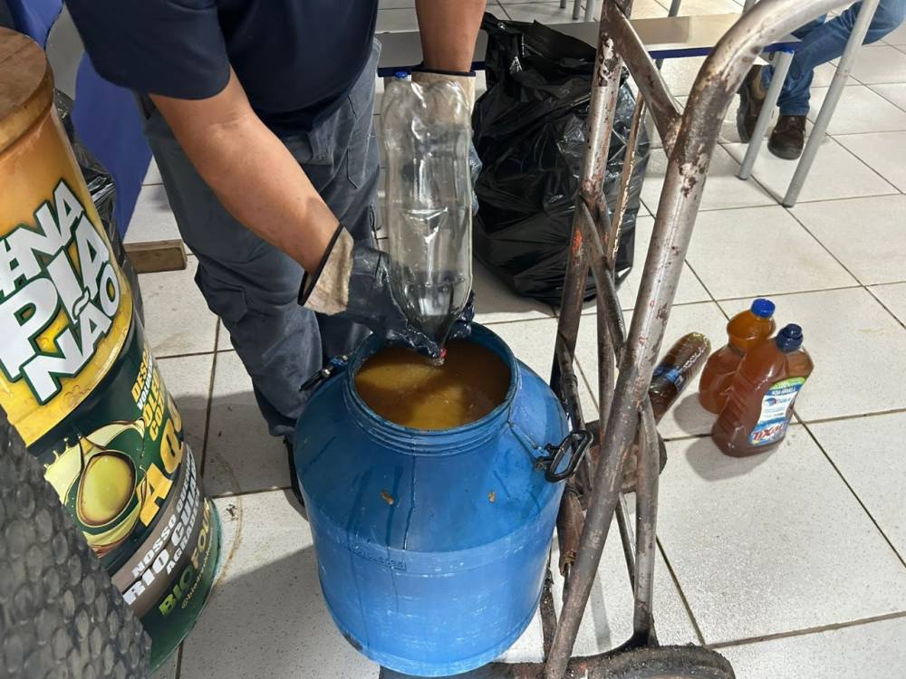 Campanha ambiental arrecada mais de mil litros de óleo usado com apoio de estudantes em Cuiabá