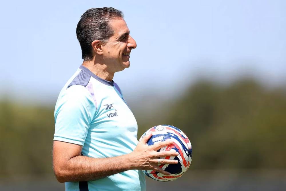 Fortaleza encaminha a contratação de Renato Paiva, ex-Botafogo