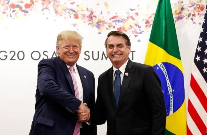 PF apreende documentos, dinheiro e pen drive em casa de Bolsonaro durante operação ligada à ação contra Moraes