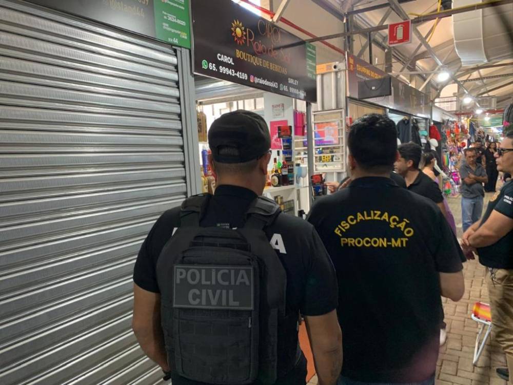 Mais de 440 garrafas de bebida falsificadas ou de origem ilícita foram apreendidas no Shopping Popular