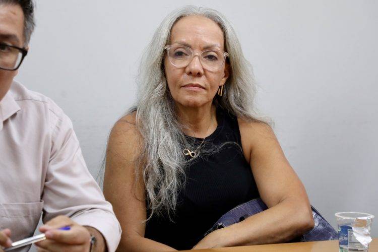 Lúcia Helena se despede da Saúde de Cuiabá com discurso emocionado e choro em evento público
