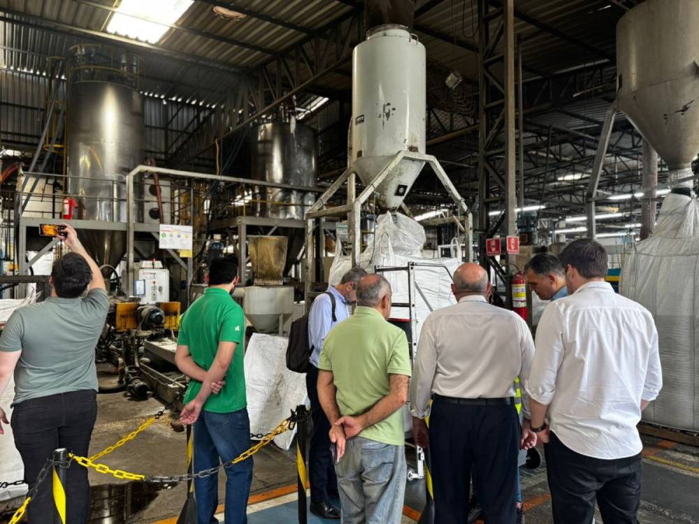 Representantes do Governo Federal instituições de pesquisa visitam indústria no Distrito Industrial de Cuiabá