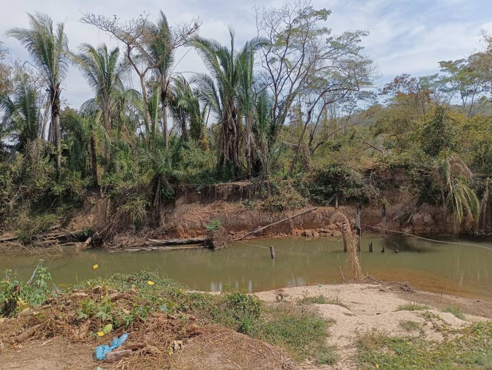 Associação de Produtores Rurais da Serra de São Vicente cobram reconstrução de ponte queimada sobre o Rio Aricá-Mirim