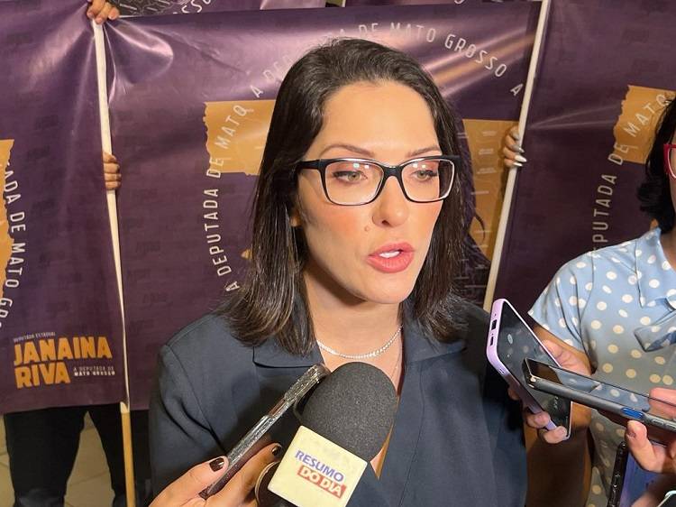 Janaina diz que Emanuelzinho deve ficar no partido, mas que já imaginava que Emanuel iria sair