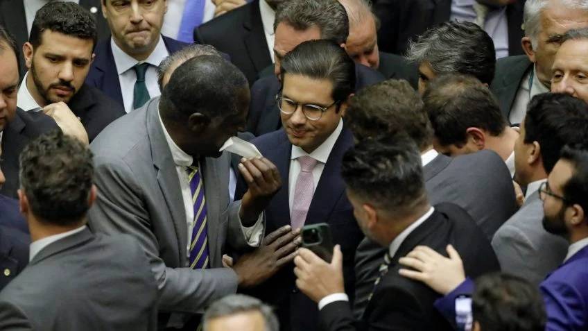 Motta reúne-se na terça com líderes para definir pauta de votações