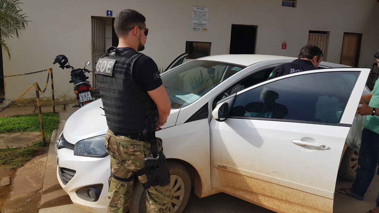  Polícia Civil apreende carro usado em fuga de assassinos de prefeito
