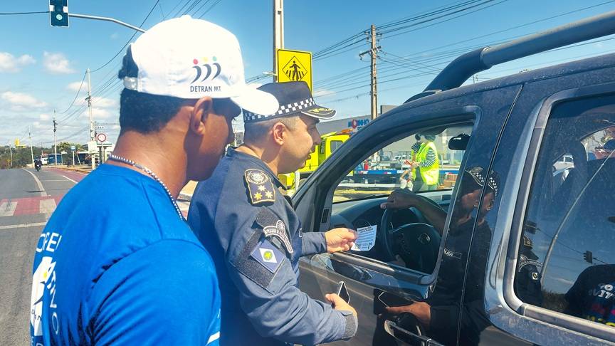 Detran orienta motoristas sobre condutas mais seguras no trânsito no Dia Nacional do Pedestre