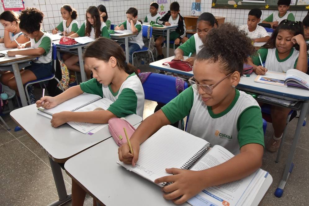 Vinte e oito mil estudantes da rede municipal de Cuiabá passam por avaliação de Português e Matemática nesta semana