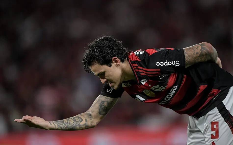 Flamengo atropela Vitória por 8 a 0 e registra maior goleada da era dos pontos corridos