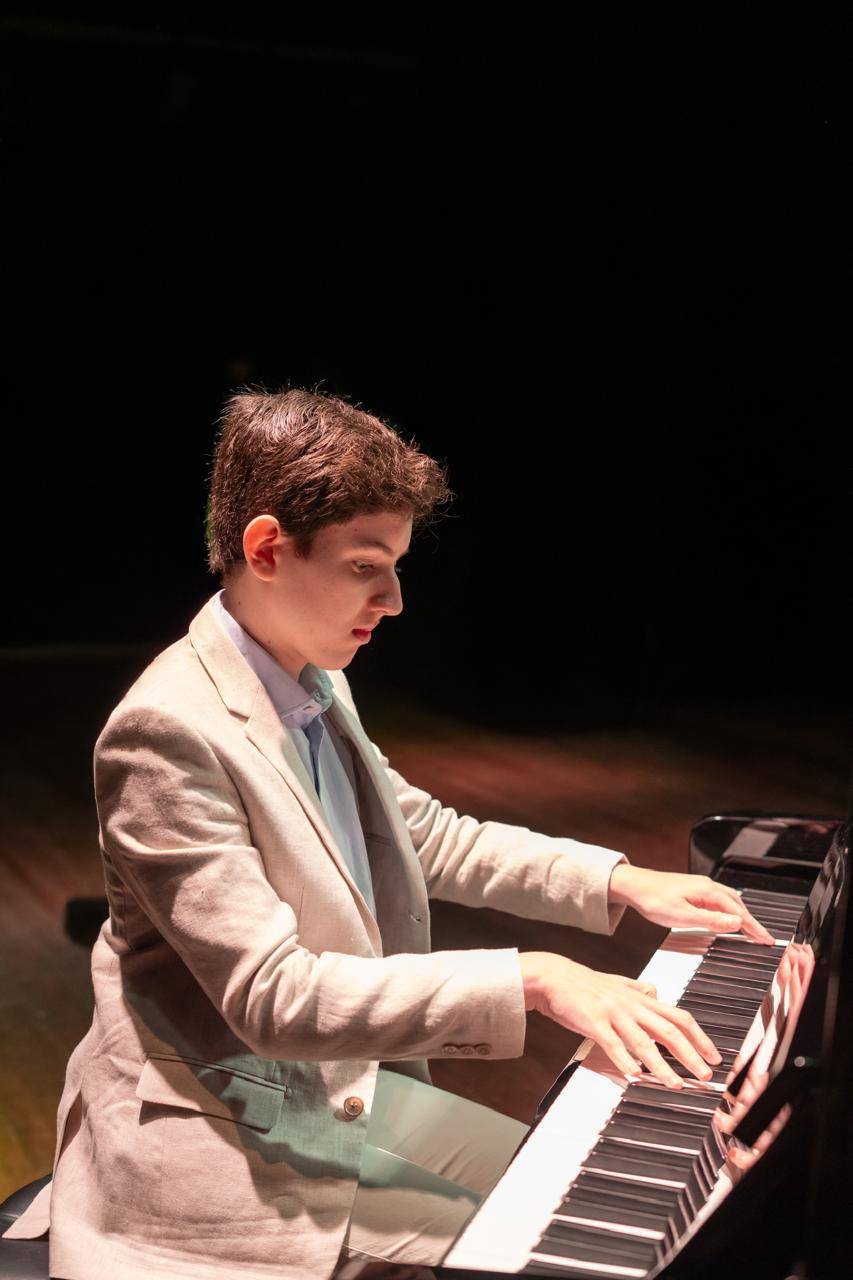 João Lucas Megiolaro apresenta seu primeiro recital solo na Casa do Parque