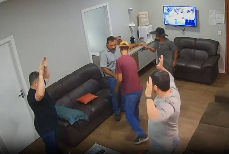 Bandidos invadem joalheria em Várzea Grande e roubam ouro, dinheiro e celulares