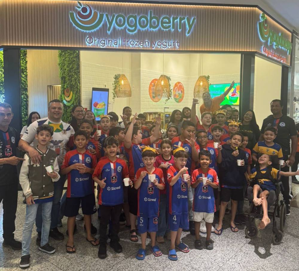 Crianças e adolescentes de projeto social têm dia especial em shopping da capital