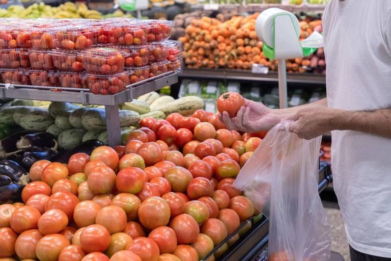 Dez produtos da cesta básica tiveram queda em agosto em Cuiabá
