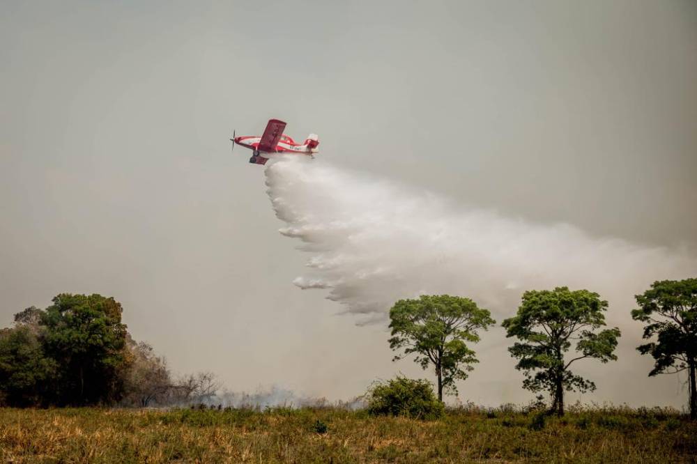 Força tarefa extingue incêndio em Chapada dos Guimarães