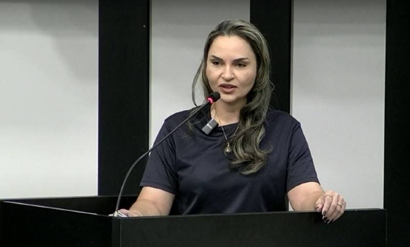 “Uma maca não me define”, diz vice-prefeita após polêmica com prefeito Abílio Brunini