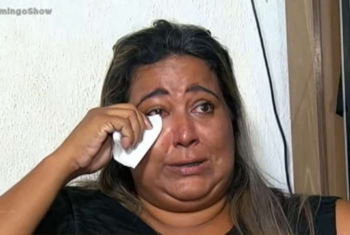 Ex-BBB Cida chora ao contar como perdeu todo o dinheiro do prêmio que ganhou no reality