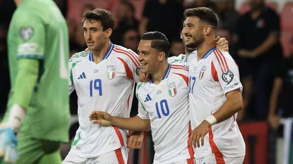 Itália vence jogo caótico de nove gols contra Israel e mantém sonho de vaga direta na Copa