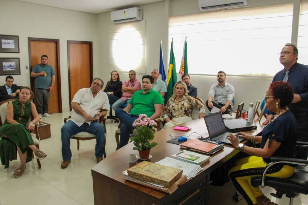 Prefeitura de Várzea Grande explica para vereadores como vai funcionar a fusão das pastas de Planejamento e Gestão Fazendária