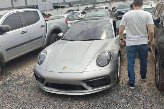 Polícia Federal apreende Porsche em Florais do Lago, dono está foragido