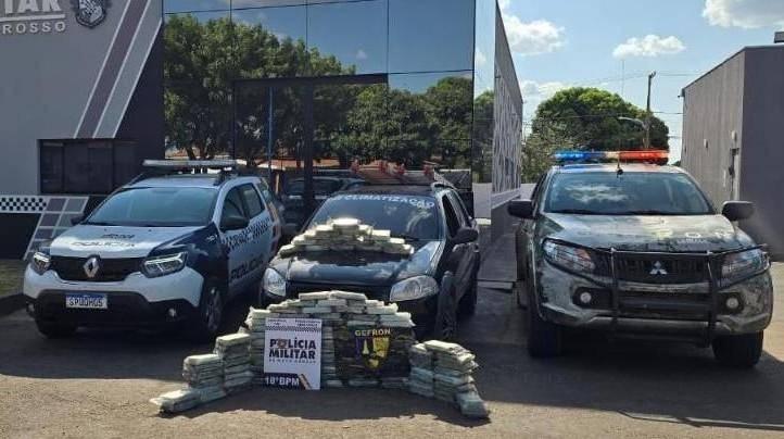 PM e Gefron apreendem 112 tabletes de pasta base de cocaína em um veículo no interior do estado