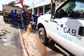 CIDADE ESBURACADA: Concessionária de água e esgotos de Cuiabá abre “crateras” e valetas, interdita vias e deixa os “estragos” para trás