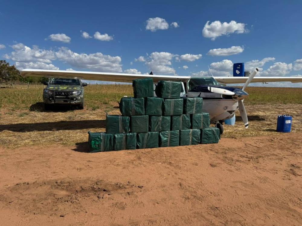 Avião com 1 tonelada de cocaína é apreendido em Rondonópolis