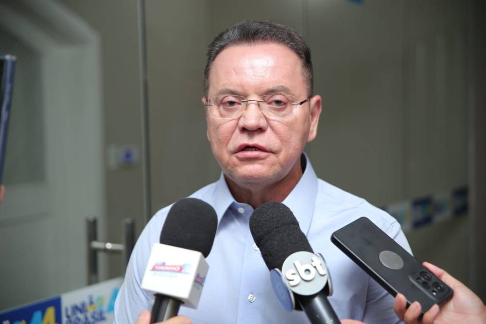 Botelho critica governo Mauro Mendes sobre obras atrasadas