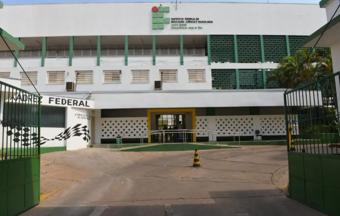 Professor do IFMT é afastado após denúncias de assédio feitas por 24 alunas