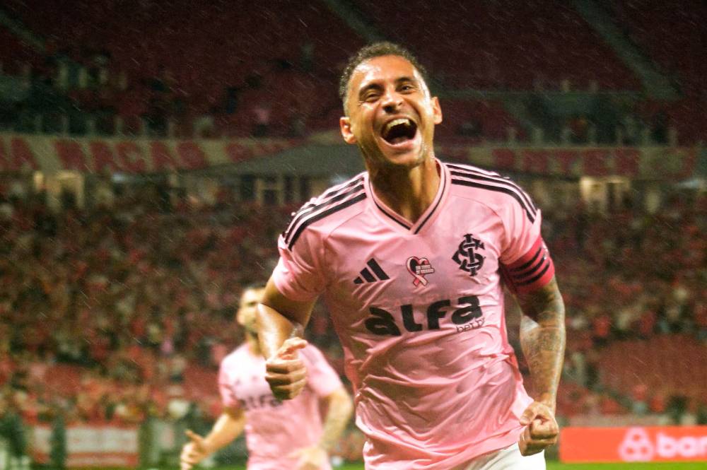 Internacional consegue primeira vitória com Ramon Díaz ao bater o Botafogo por 2 a 0