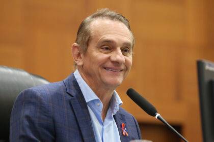 Wilson Santos pede ajuda de Mauro Mendes para garantir recursos à reconstrução do Shopping Popular