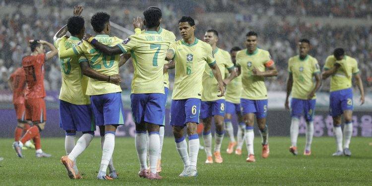 Técnico da Inglaterra aponta Brasil como favorito ao título da Copa de 2026